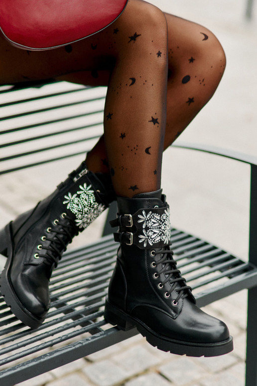 pašiltinti auliniai batai Aulinukai su dekoruotais kulnais I su sagtimismi Juodos spalvos Viveria