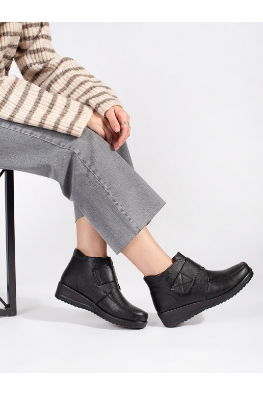 Juodos spalvos su pašiltinimu moteriški batai 