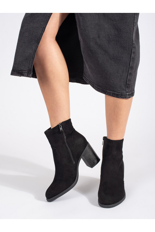 Juodos spalvos iš zomšos  moteriški batai ant kulno