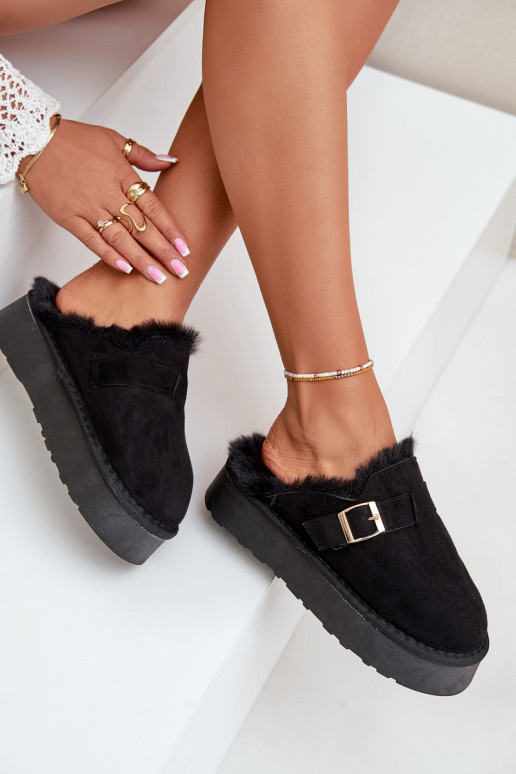 Šlepetės  su masyviu padu su kailiuku I su sagtimis Juodos spalvos Linneola