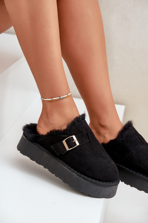 Šlepetės  su masyviu padu su kailiuku I su sagtimis Juodos spalvos Linneola