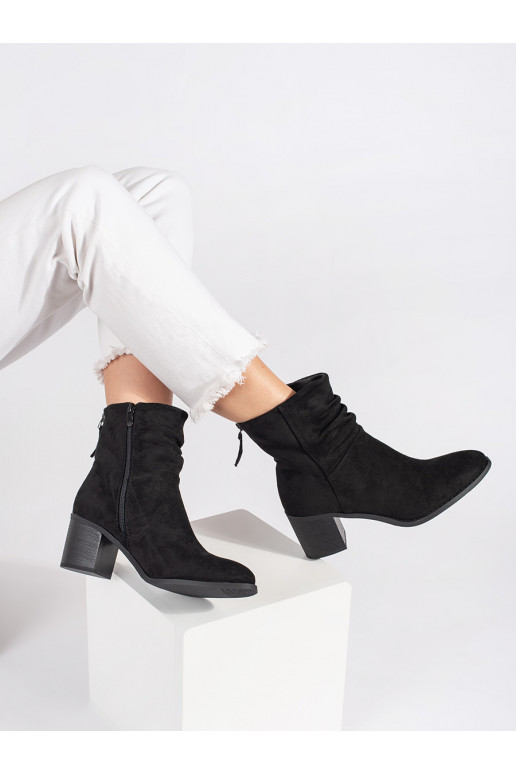 Juodos spalvos iš zomšos moteriški batai 