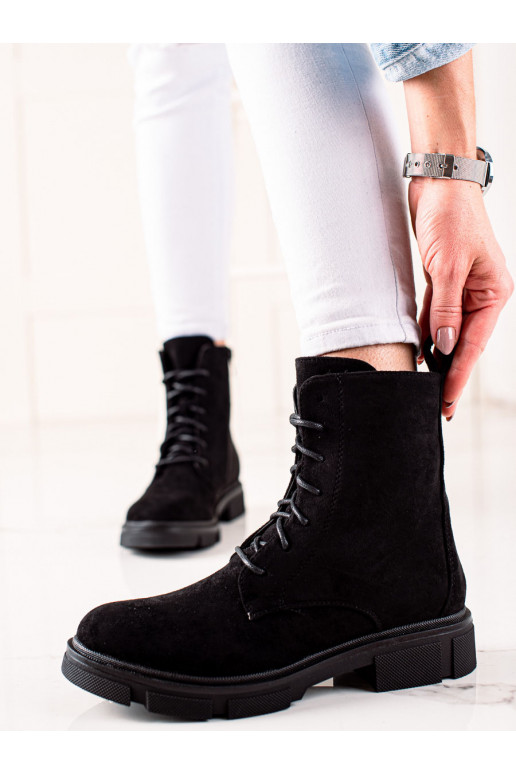 iš zomšos moteriški batai su raištukais