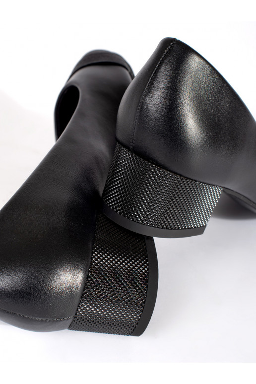 Juodos spalvos  aukštakulniai 