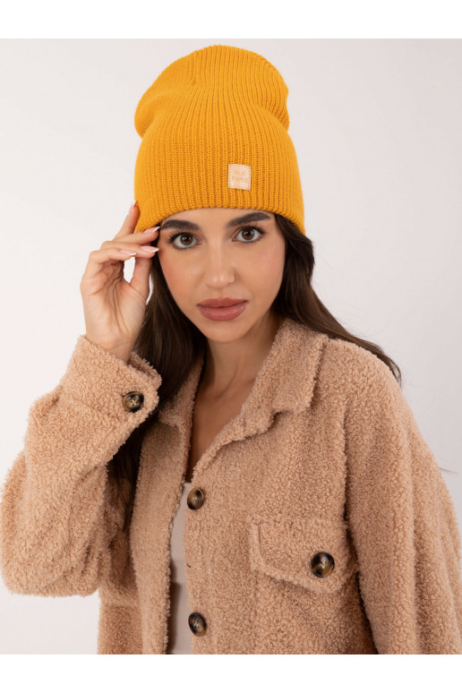 Kepurė tamsiai geltonos spalvos Kepurė tamsiai geltonos spalvos