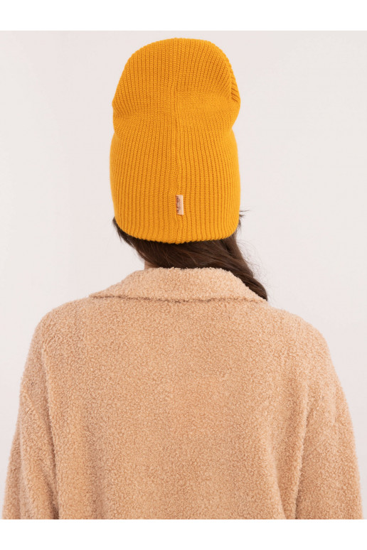 Kepurė tamsiai geltonos spalvos Kepurė tamsiai geltonos spalvos