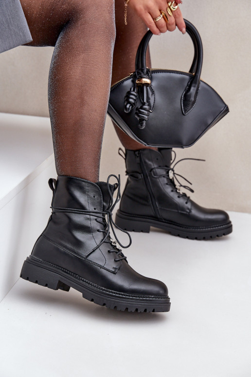 pašiltinti Aulinukai Z Przypinkami Na Sznurowaniu Juodos spalvos Irivina