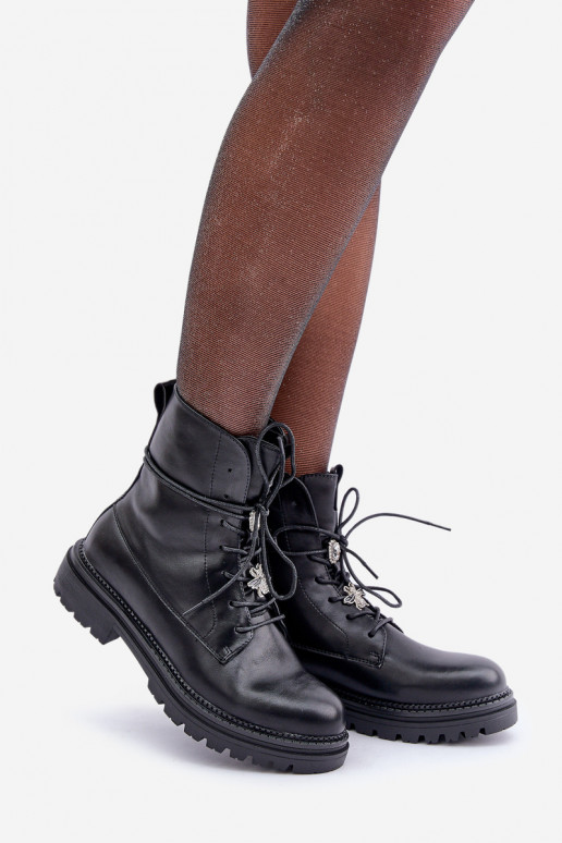 pašiltinti Aulinukai Z Przypinkami Na Sznurowaniu Juodos spalvos Irivina