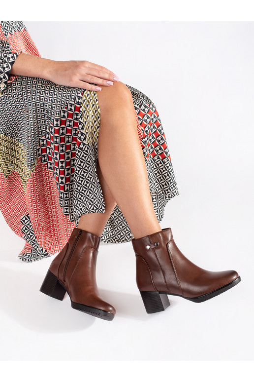 rudos spalvos batai  Sergio Leone