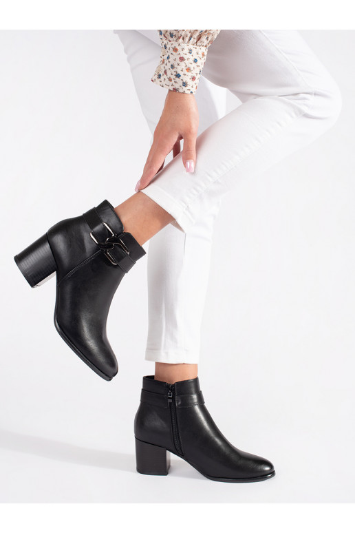 Juodos spalvos batai Sergio Leone 