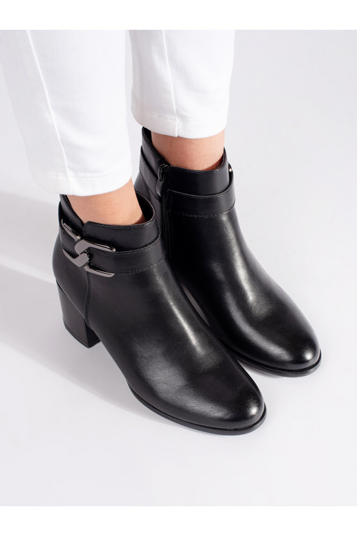 Juodos spalvos batai Sergio Leone 