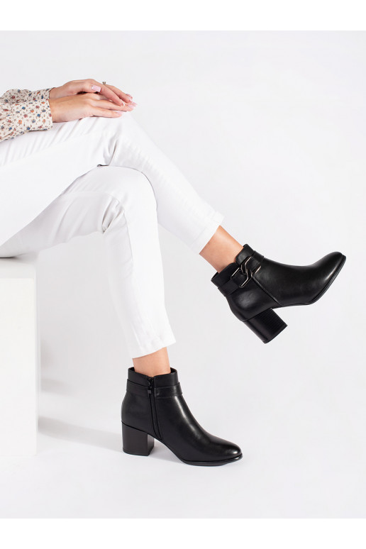 Juodos spalvos batai Sergio Leone 