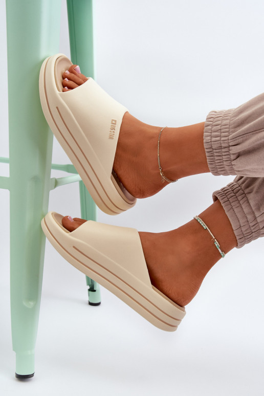 Moteriškos šlepetės su platforma Big Star NN274A034 smėlio spalvos