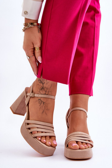 Elegantiški zomšiniai aukštakulniai ir platforma smėlio spalvos Verda