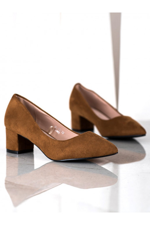 Rudos spalvos bateliai smailiomis nosytėmis