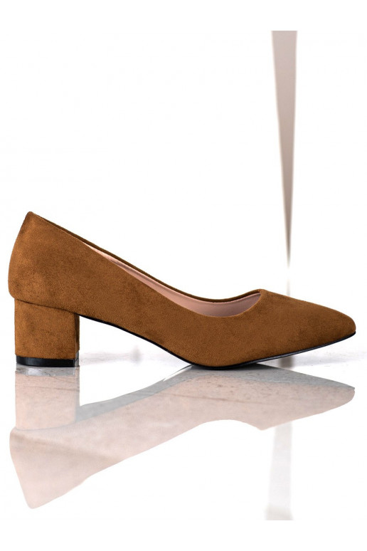 Rudos spalvos bateliai smailiomis nosytėmis