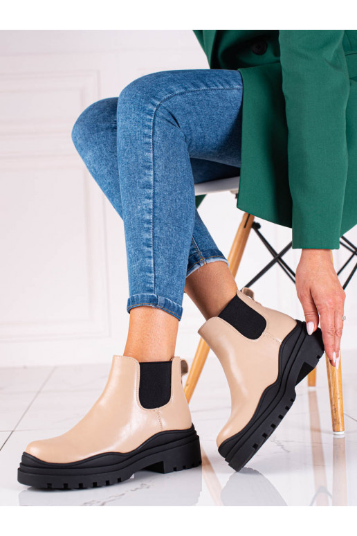 Juodos spalvos moteriški batai  su platforma