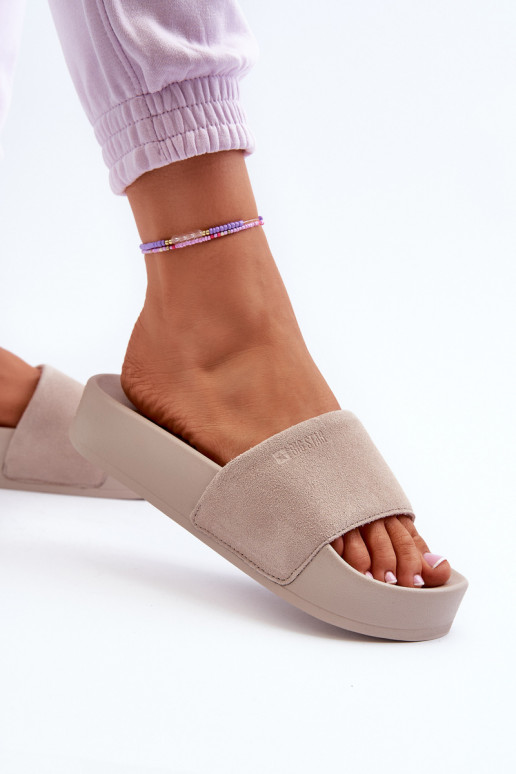  Šlepetės su platforma iš zomšos Big Star NN274A671 smėlio spalvos