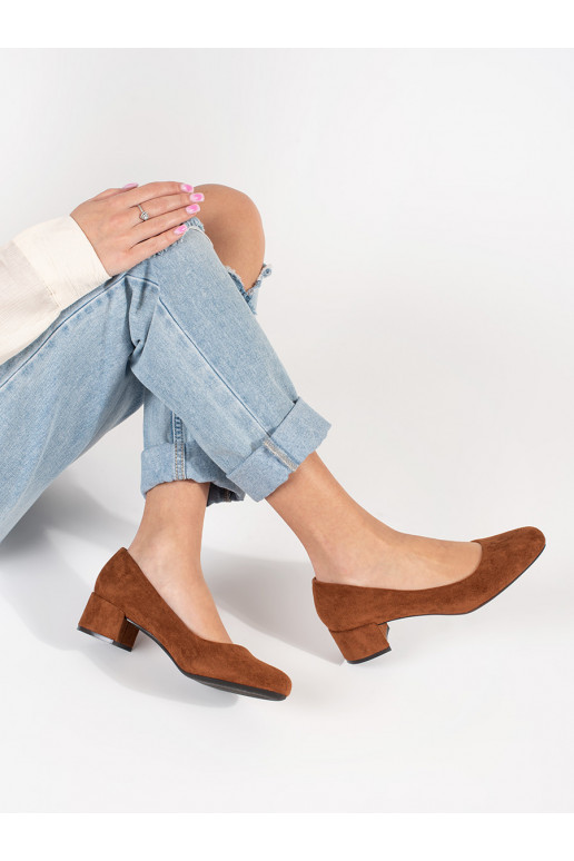 rudos spalvos iš zomšos aukštakulniai ant kulno