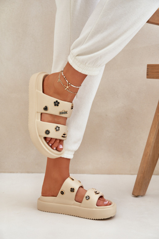  Moteriškos šlepetės Z Przypinkami smėlio spalvos Ravanala