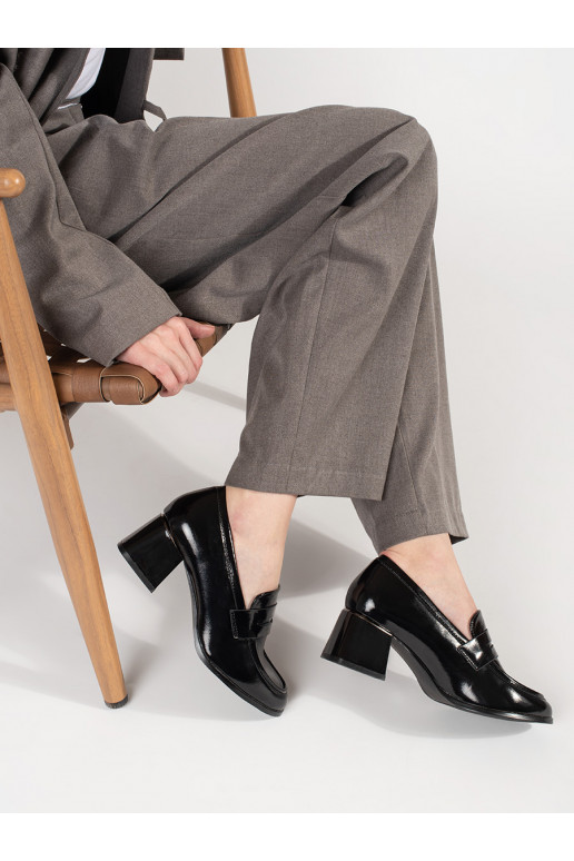 Juodos spalvos pusbačiai 