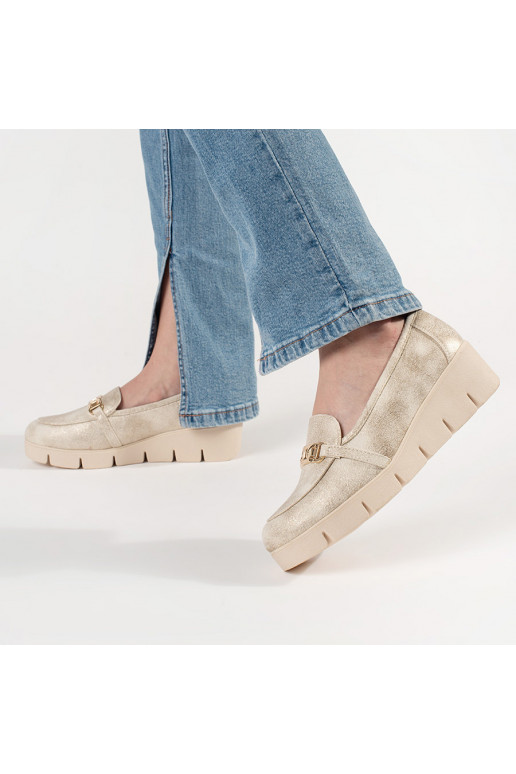 aukso spalvos mokasinai  su dekoratyvine grandinėle