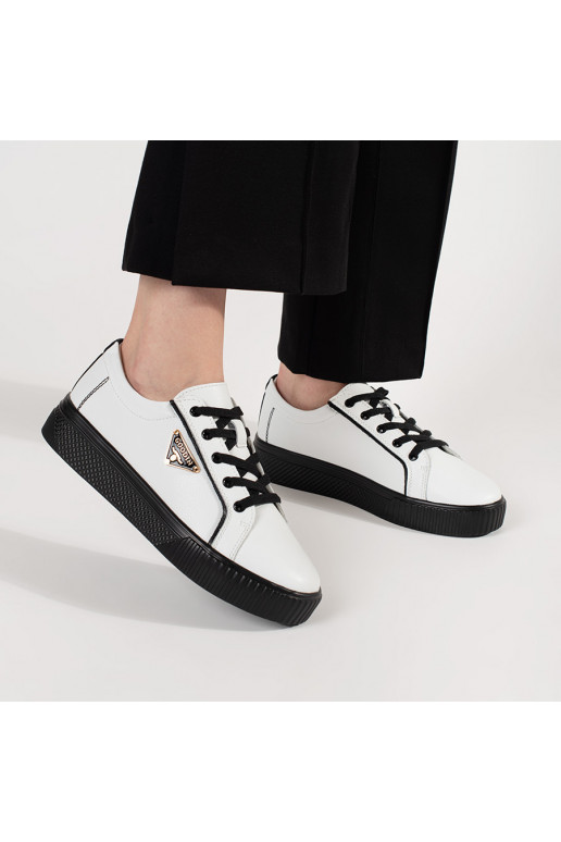   baltos spalvos-juodos spalvos  modelio batai su masyviu kulnu