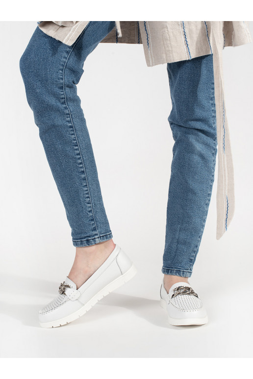   baltos spalvos mokasinai su grandinėle su platforma