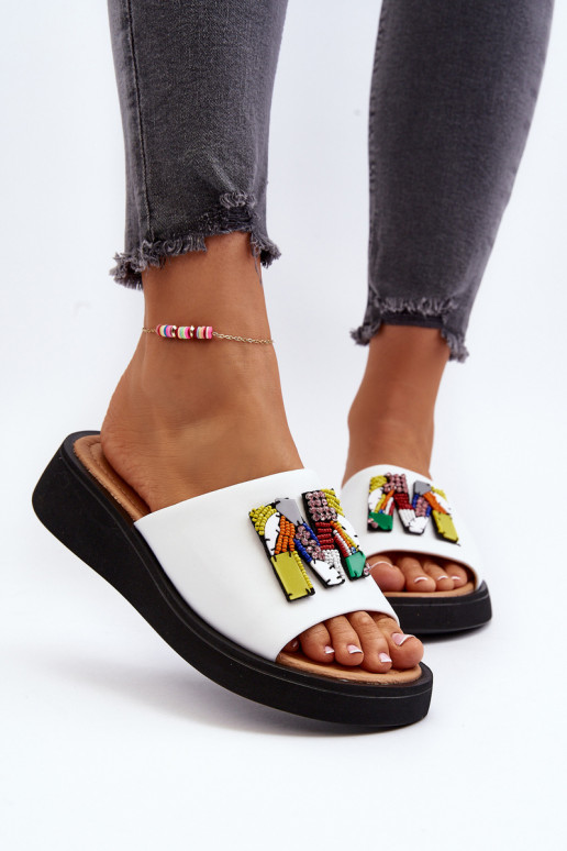 Šlepetės  su ornamentais baltos spalvos Asames