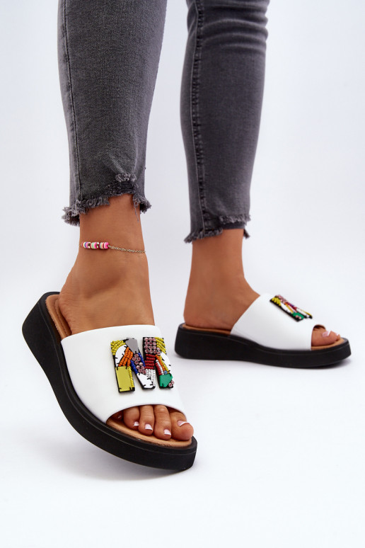 Šlepetės  su ornamentais baltos spalvos Asames