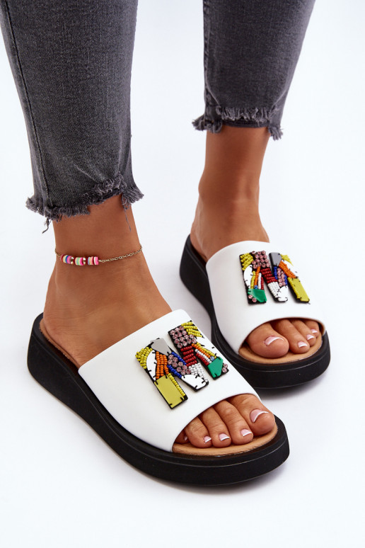 Šlepetės  su ornamentais baltos spalvos Asames