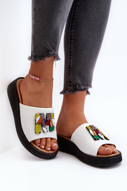 Šlepetės  su ornamentais baltos spalvos Asames