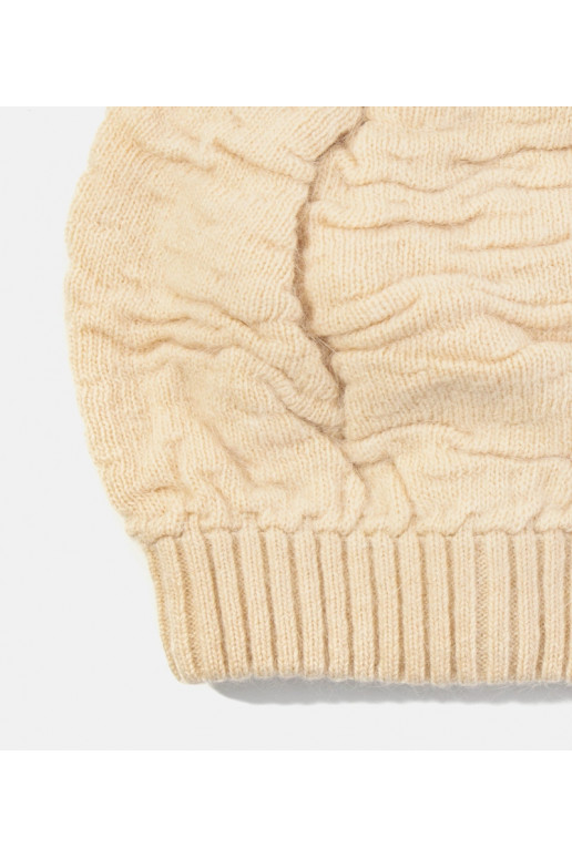 Smėlio spalvos moteriška kepurė su... Smėlio spalvos moteriška kepurė su...