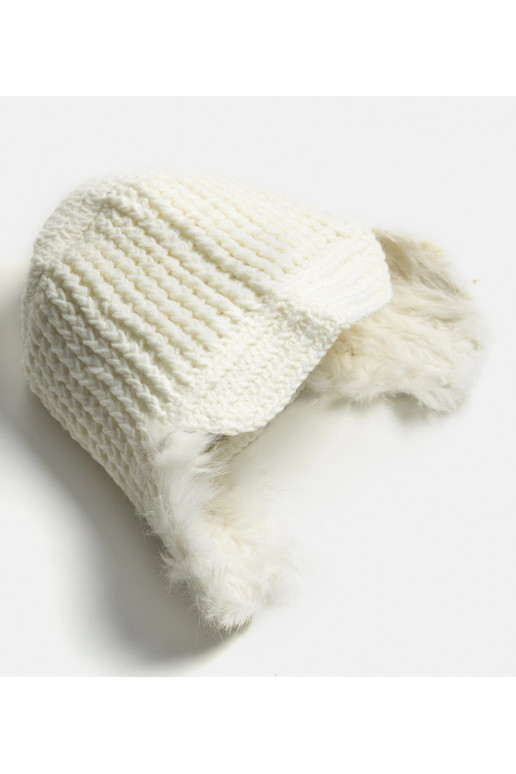 Balta kepurė su auskarais Zora