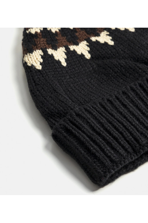 Juoda kepurė su Abner raštais