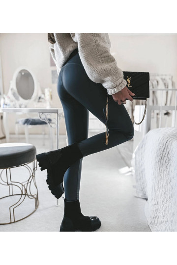 Ambrose pilki vaškuoti... 2