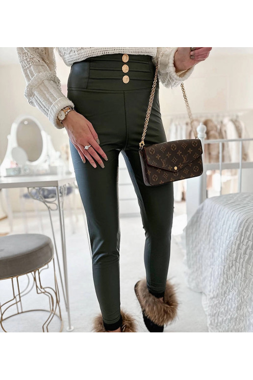 Žalios spalvos antblauzdžiai puošti...