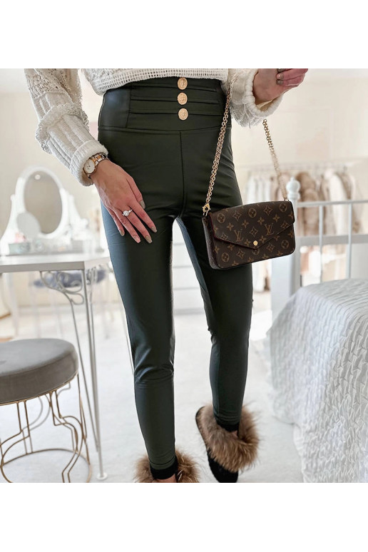 Žalios spalvos antblauzdžiai puošti...