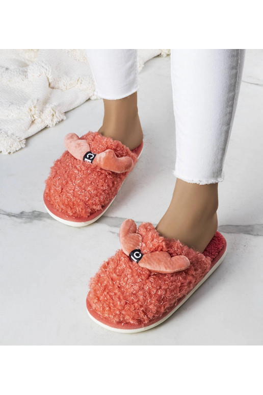 Rosny tamsiai rožinės spalvos kailio...