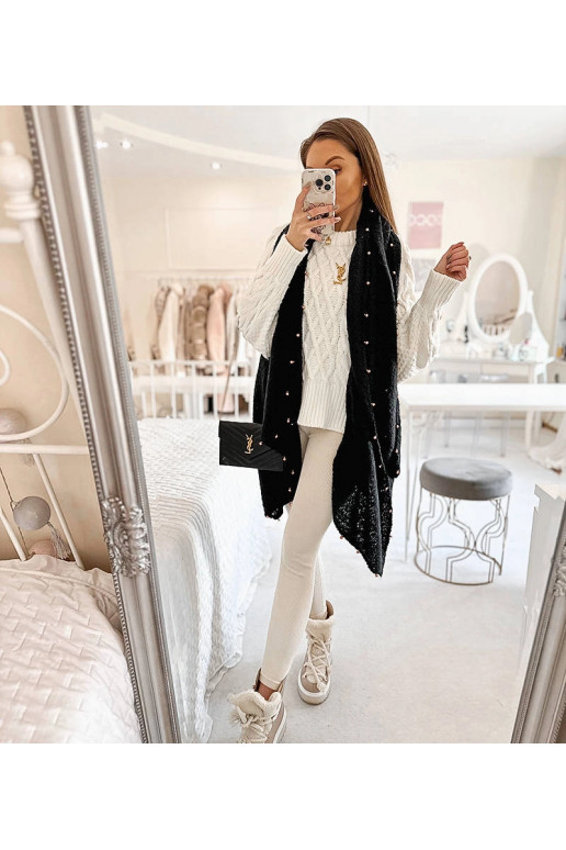 Yvonne skara su juodais karoliukais