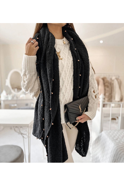 Yvonne skara su juodais karoliukais