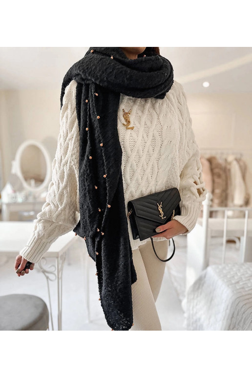 Yvonne skara su juodais karoliukais