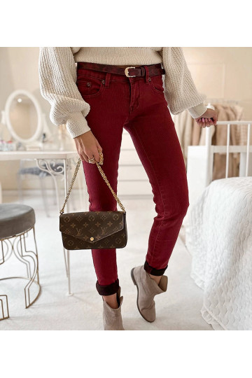 Raudonos elastinės kelnės... 2