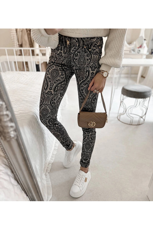 Alia juodos ir grafito spalvos...