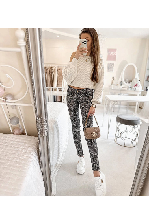 Alia juodos ir grafito spalvos...