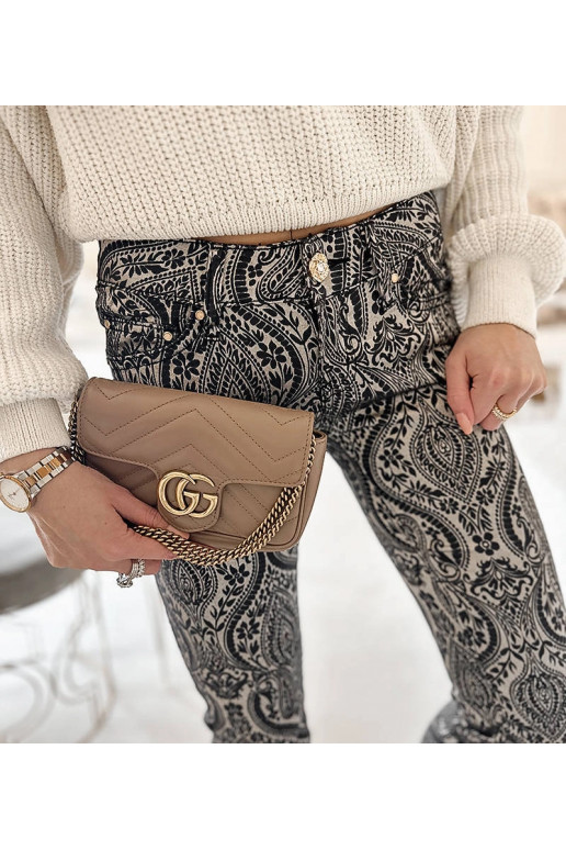 Alia juodos ir grafito spalvos...