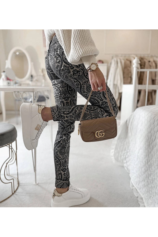 Alia juodos ir grafito spalvos...