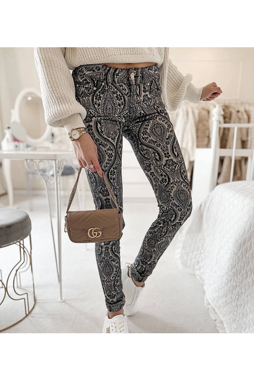 Alia juodos ir grafito spalvos...