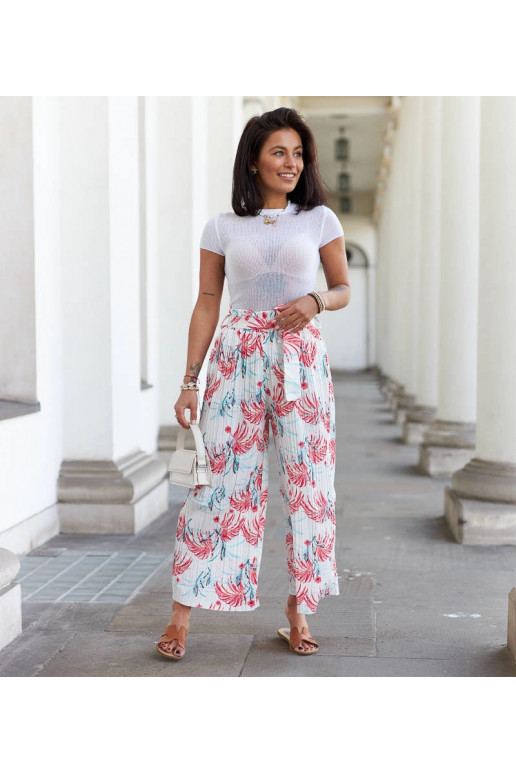 Baltos moteriškos plačios klostuotos... Baltos moteriškos plačios klostuotos...