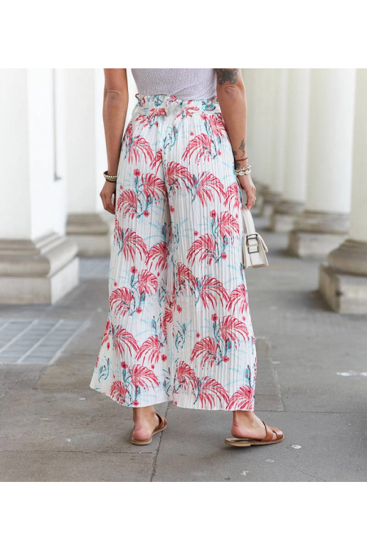 Baltos moteriškos plačios klostuotos... Baltos moteriškos plačios klostuotos...